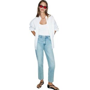 Zara High Waisted Mom Jeans Sz US 4 - Light Wash Denim